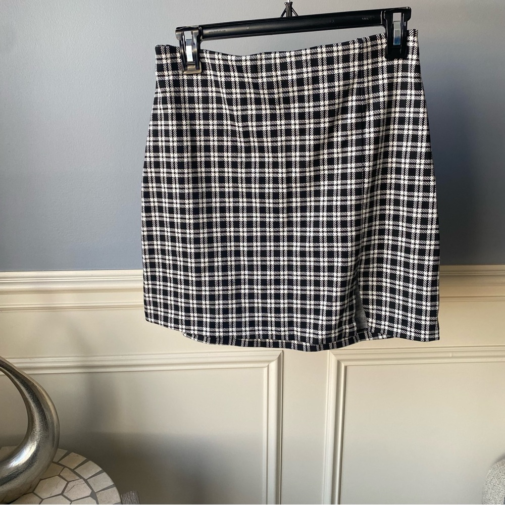 DIVIDED Black and White Skirt
